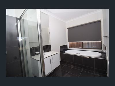 35 Bradshaw Ave, Craigieburn