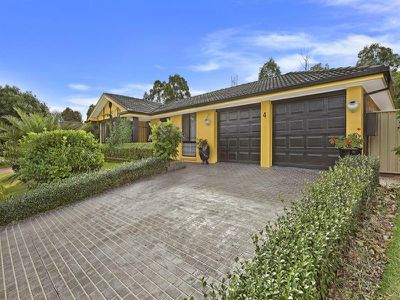 4 Flame Tree Cl, Hamlyn Terrace