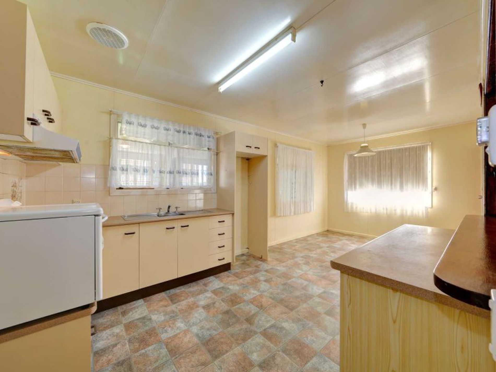 8 Black Street, Norville