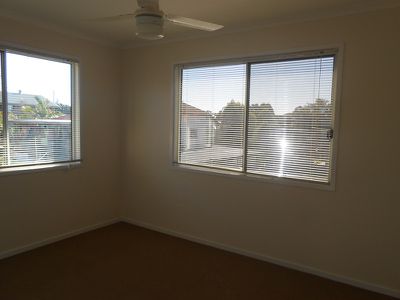 4 / 16 Green Street, Booval