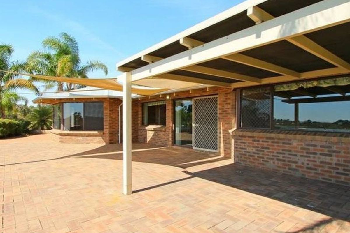 16 Livingstone Drive, Canning Vale
