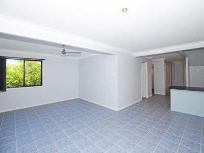 2 / 600 The Esplanade, Urangan
