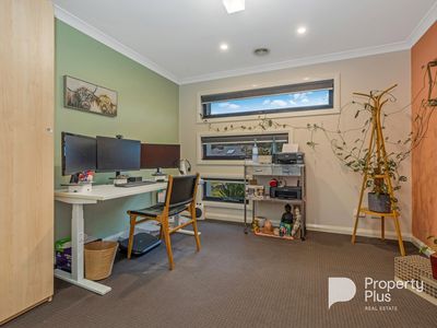 4 Valiant Court, Golden Square