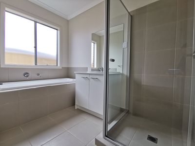 16 Gambino Crescent, Truganina