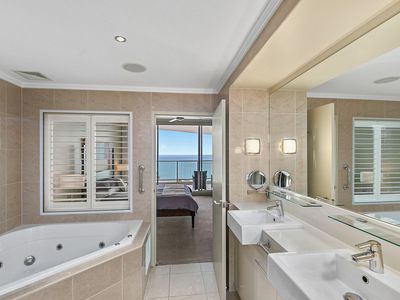 501 / 569 Esplanade, Urangan