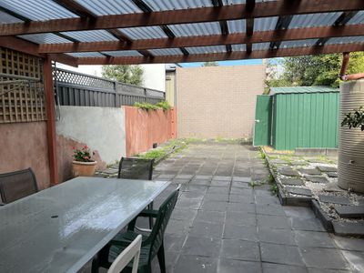 6 Sutherland Street, St Peters