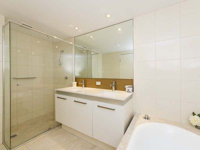 302 / 19 The Circus, Burswood