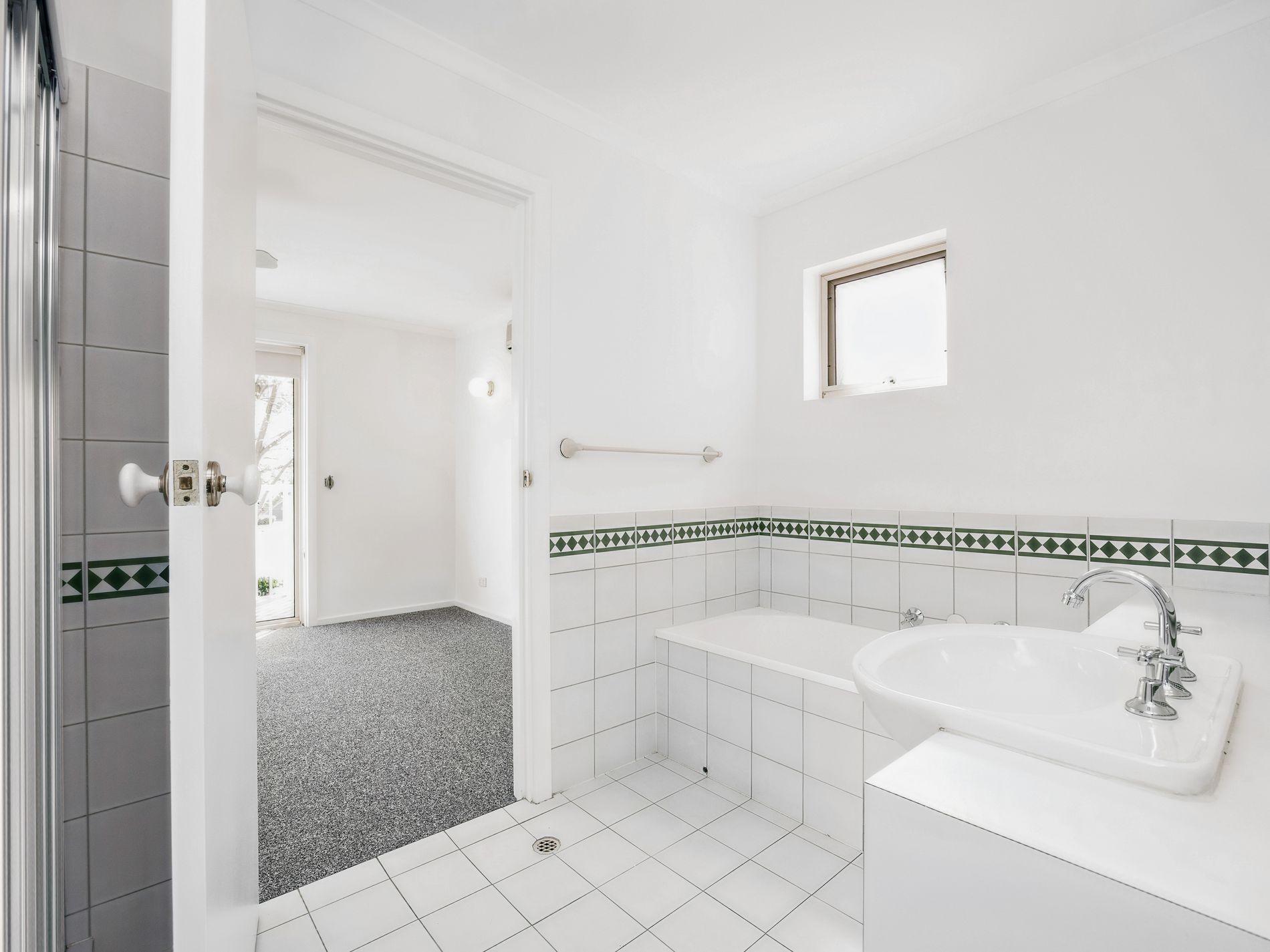 3 / 2 John Hindmarsh Frontage, Brompton