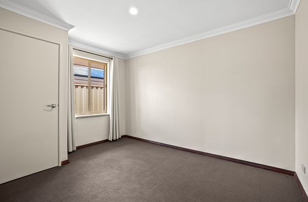 16 Frigate Close, Waikiki