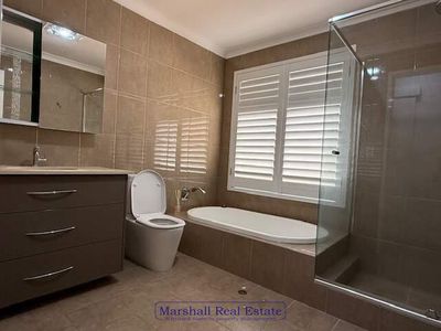 14 Falkland Way, Kinross