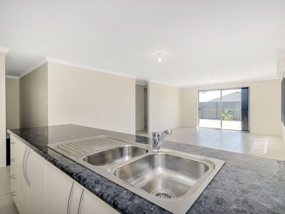 17 Cooloola Chase, Yanchep