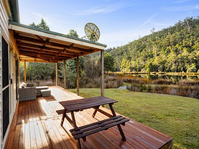 733 Denison Road, Lonnavale