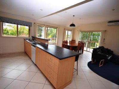 2 Marum Court , Tawonga South