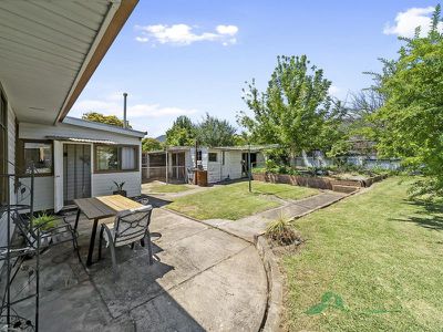 64 Lakeside Avenue, Mount Beauty