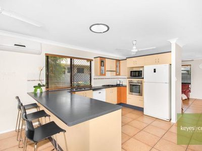 7 Santiago Court, Mount Louisa