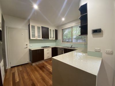 2 / 29 Simpson Drive, Mount Waverley