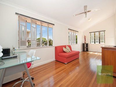 11 Estate Street, West End