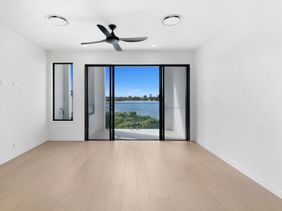 2 / 19 Watts Drive, Varsity Lakes