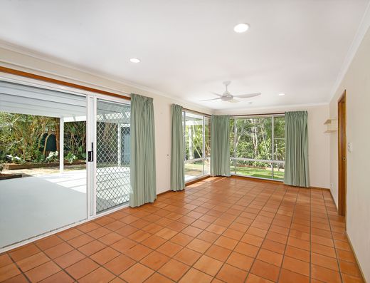 SPACIOUS HOME WITH PARK RESERVE BACKDROP image 2