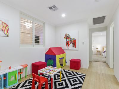 8 Clause Way, Piara Waters