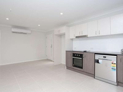 2 / 9 Sapphire Crescent, Redbank Plains