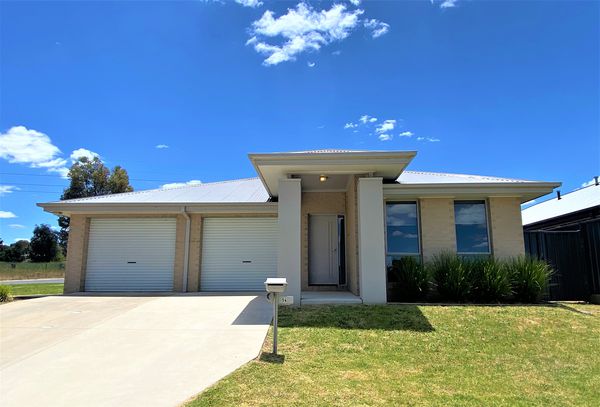 54 & 54a Strauss Street, Springdale Heights