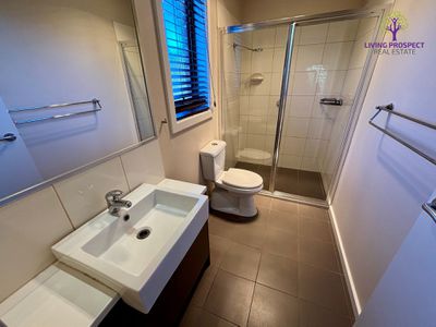 8 McCauley Street, Point Cook