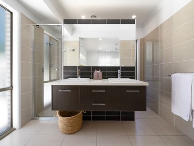 5 Alexa Rise, Upper Coomera