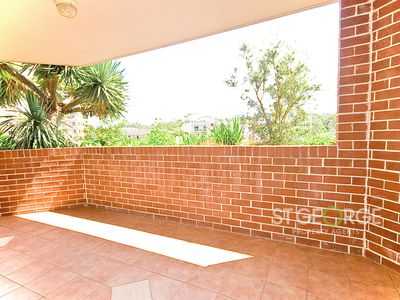 8 / 22 Sarsfield Circuit, Bexley North