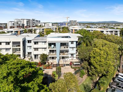 513 / 66 Sickle Avenue, Hope Island