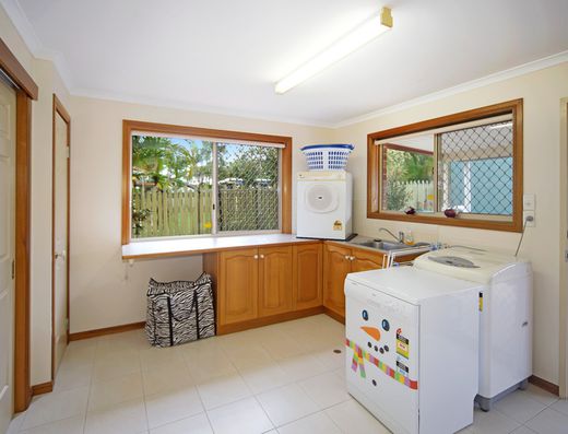 Impressive home in convenient location   *** UNFURNISHED *** image 7