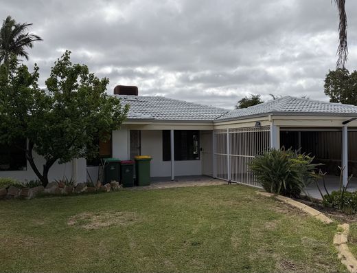 Spacious & Convenient Family Living in South Lake!