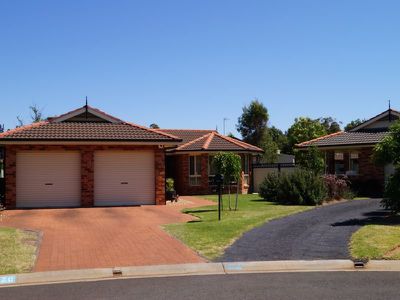 20 St Albans Way, Dubbo