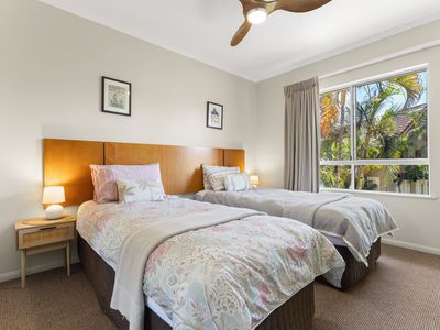 612 / 2-10 Greenslopes Street, Cairns North