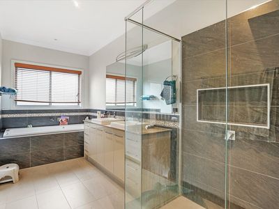 12 Anglers Avenue, Point Cook