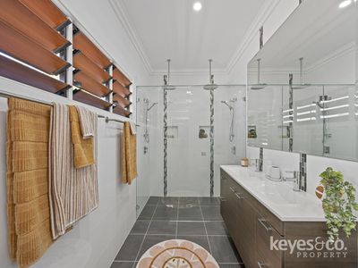 100 Palmerston Street, Gulliver