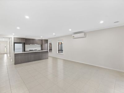 90 Welcome Parade, Wyndham Vale