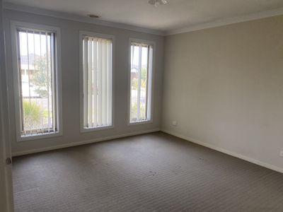 37 Brockwell Crescent, Manor Lakes