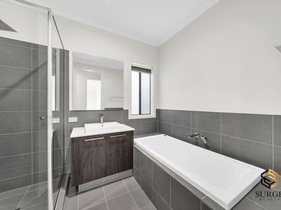 12 Petunia Crescent, Armstrong Creek