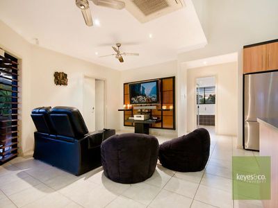 1 Warbler Crescent, Douglas