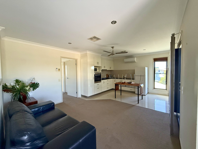 2 / 98 Grosvenor Drive, Moranbah