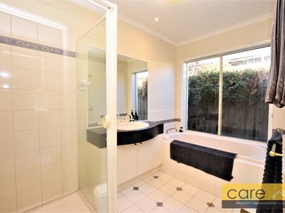 9 Sovereign Close, Patterson Lakes