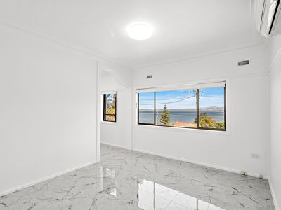 372 Northcliffe, Lake Heights