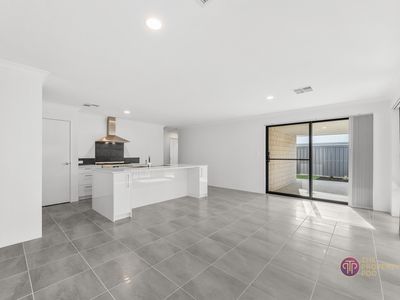 19 Flannigan Approach, Champion Lakes