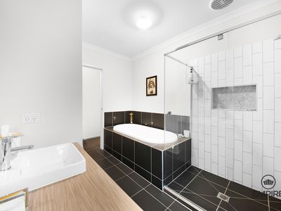 9 Grande Belmond Avenue, Clyde