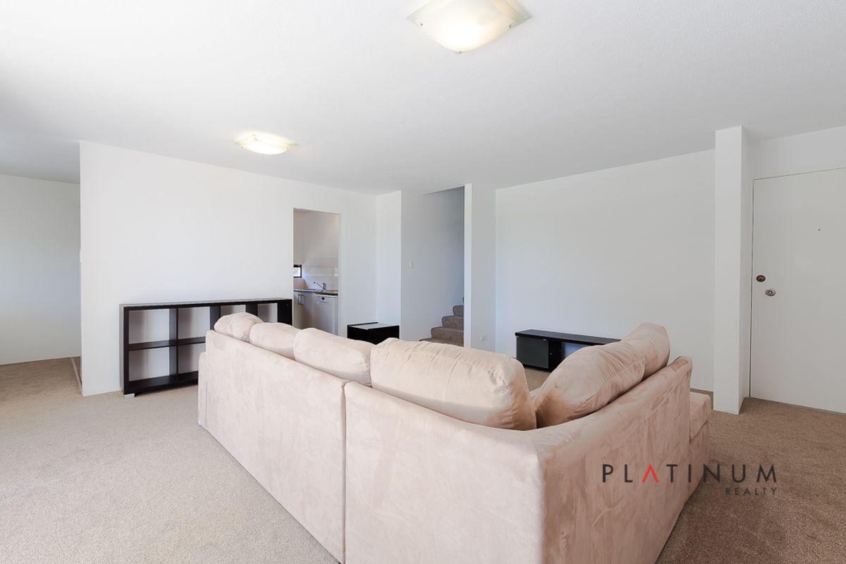 5 / 30 HOLLAND COURT, Broadbeach Waters