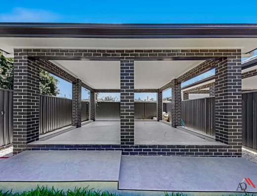 99 DENNISTOUN AVENUE, Guildford West