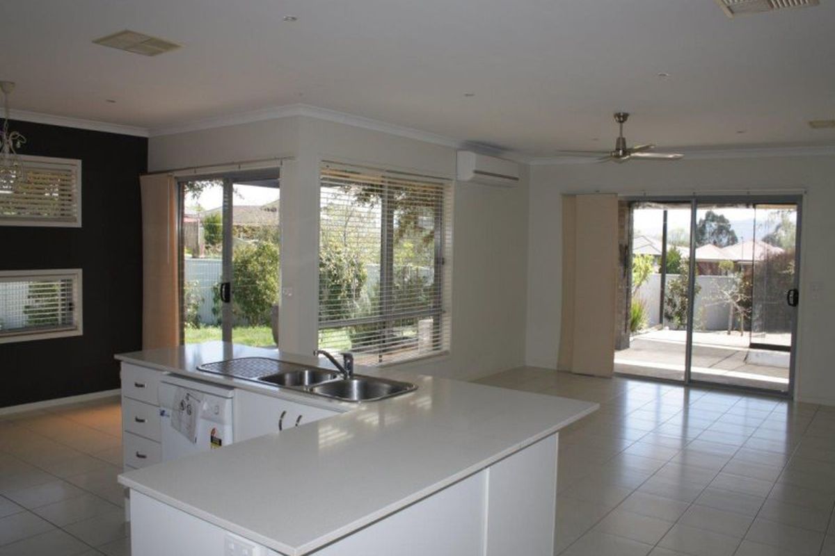 1 Broadbent Court, Mansfield