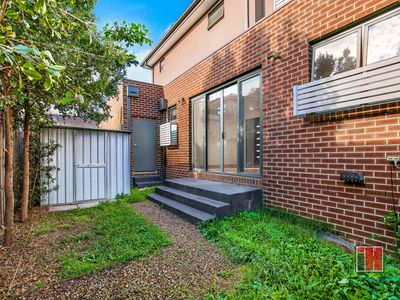 2 / 4 Fortune Street, Box Hill North
