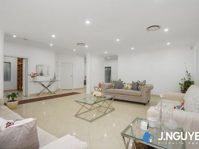 2 Yeronga Close, St Johns Park